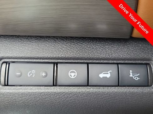 Used 2025 Nissan Pathfinder Platinum FWD image 16