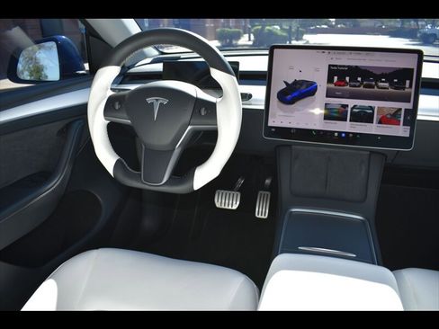 Used 2023 Tesla Model Y Performance image 33