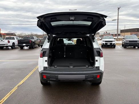 New 2026 Jeep Cherokee Limited image 5