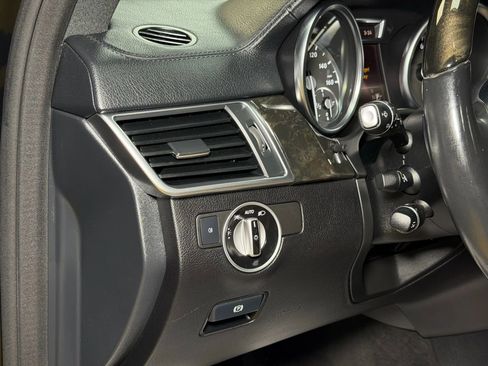 Used 2015 Mercedes-Benz GL 550 4MATIC image 45