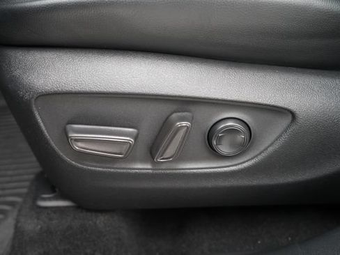 Used 2024 Toyota Highlander XLE AWD/4WD image 13