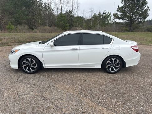 Used 2017 Honda Accord EX-L image 5