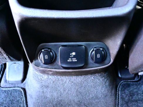 Used 2020 Hyundai Santa Fe Limited AWD/4WD image 17