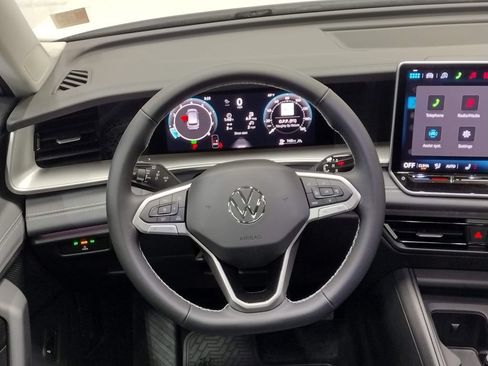 New 2026 Volkswagen Tiguan SE AWD/4WD image 35