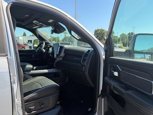 New 2026 RAM 2500 Laramie AWD/4WD image 26