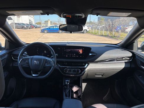 Used 2025 Buick Envista Sport Touring image 31