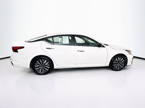 Used 2025 Nissan Altima 2.5 SV image 10