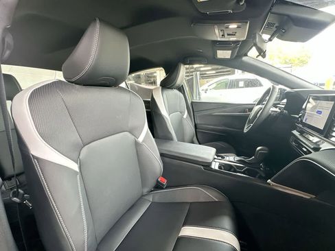 Used 2025 Toyota Camry SE FWD image 27