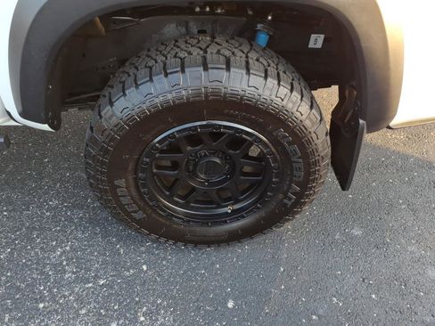 Used 2023 Toyota Tacoma TRD Off-Road image 8