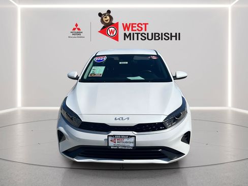 Used 2024 Kia Forte LXS FWD image 2