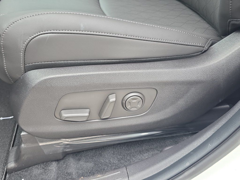 New 2027 Kia Carnival FWD image 21
