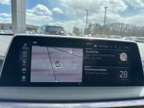 Used 2021 BMW 750i xDrive w/ M Sport Package image 17