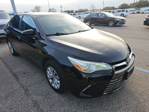 Used 2016 Toyota Camry LE image 4