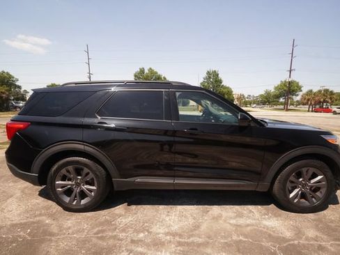 Used 2023 Ford Explorer XLT w/ Equipment Group 202A RWD image 2