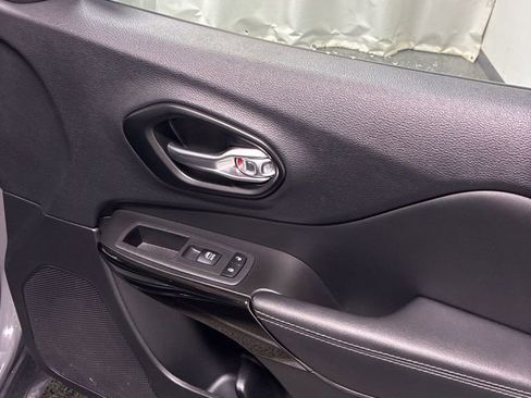 Used 2023 Jeep Cherokee Altitude Lux image 28