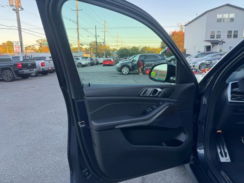Used 2022 BMW X5 xDrive40i w/ M Sport Package image 24