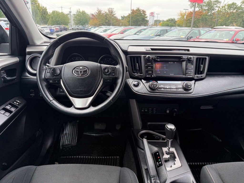 Used 2018 Toyota RAV4 XLE AWD/4WD image 22