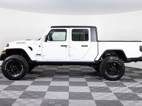 Used 2022 Jeep Gladiator Sport AWD/4WD image 3