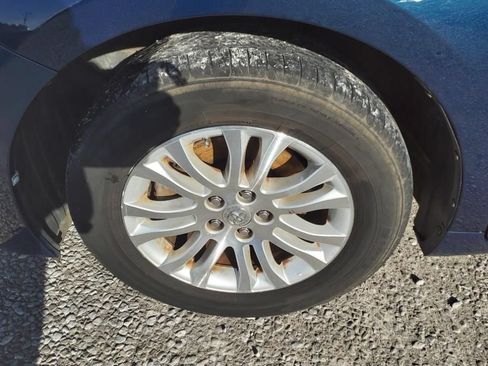 Used 2012 Toyota Sienna XLE FWD image 6