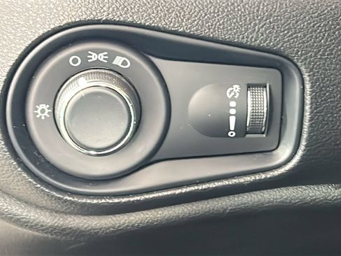 Used 2021 Jeep Renegade Sport AWD/4WD image 21