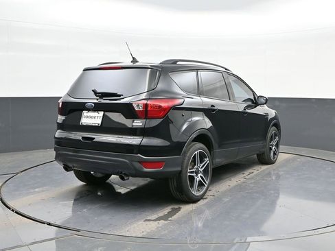 Used 2019 Ford Escape SEL image 11
