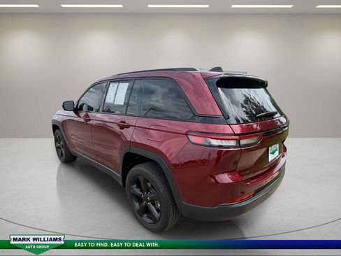 Used 2023 Jeep Grand Cherokee Altitude AWD/4WD image 8