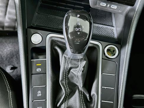 Used 2025 Volkswagen Jetta SE FWD image 24