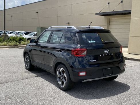 New 2026 Hyundai Venue SEL FWD image 6