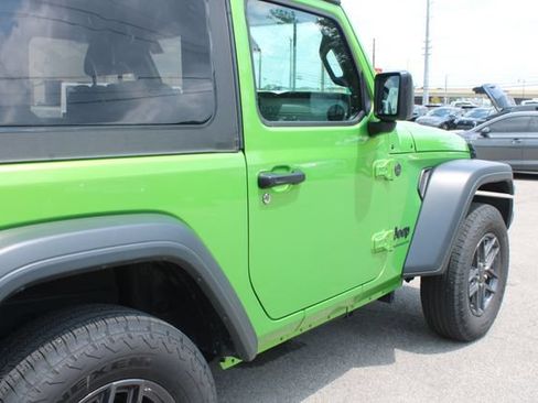 Used 2025 Jeep Wrangler Sport AWD/4WD image 38