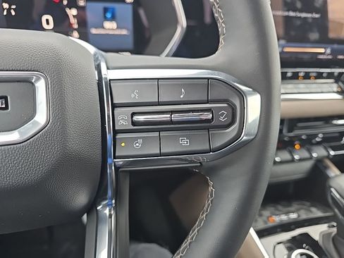 Used 2023 GMC Canyon Denali image 15