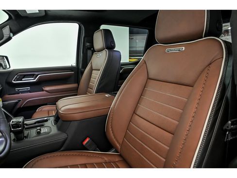 New 2026 GMC Sierra 1500 Denali Ultimate w/ LPO, Black Badging Package AWD/4WD image 11
