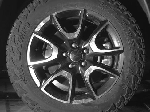 Used 2025 Jeep Compass Trailhawk AWD/4WD image 13