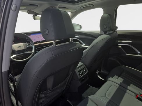 Certified 2025 Audi Q5 Premium w/ Convenience Package AWD/4WD image 10