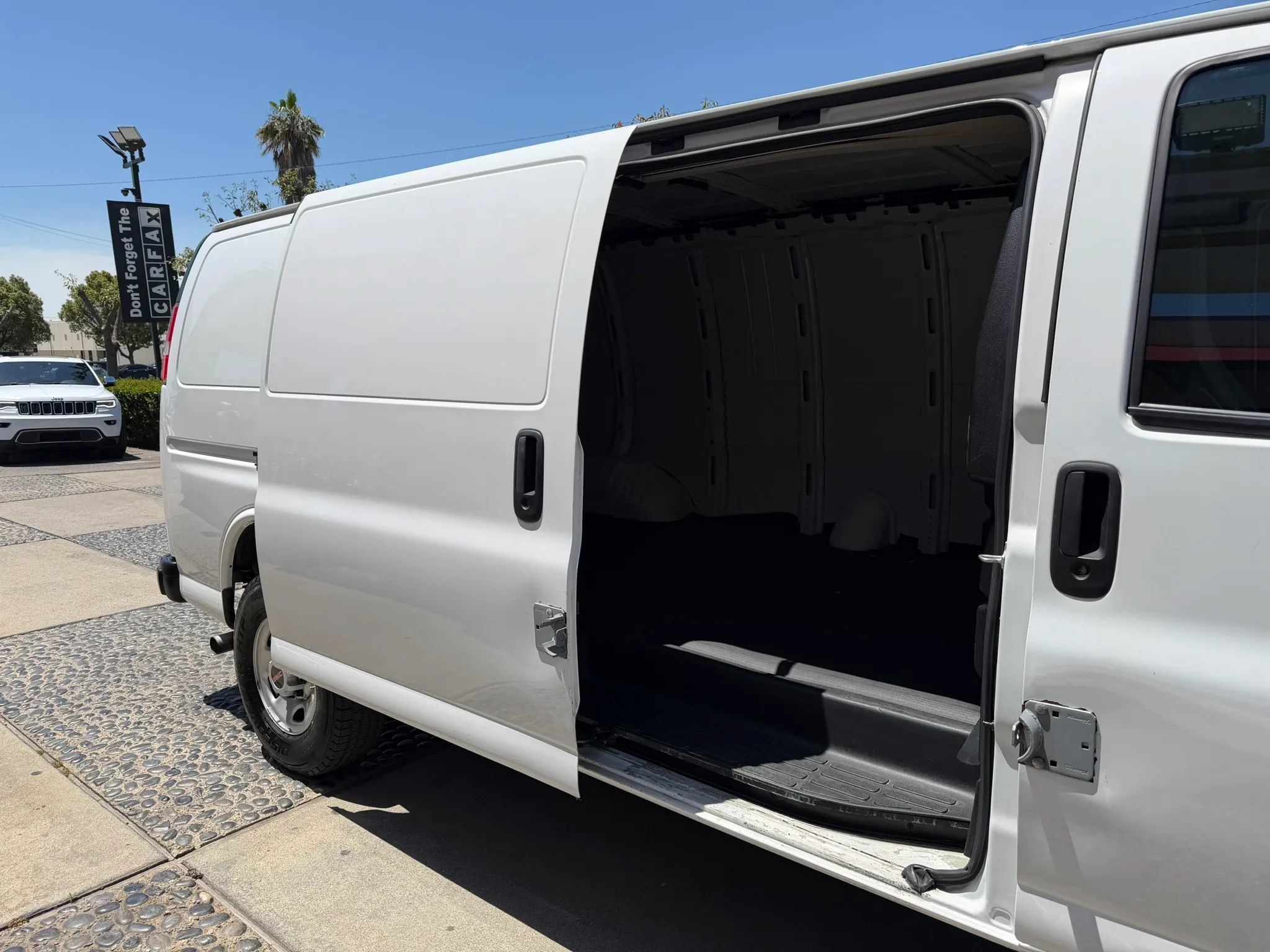 Used 2023 GMC Savana 2500 Extended w/ Driver Convenience Package RWD image 14