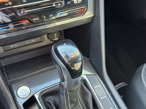 Certified 2023 Volkswagen Tiguan SE w/ Panoramic Sunroof Package image 24