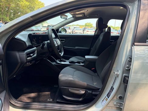 Used 2025 Kia K4 FWD image 25