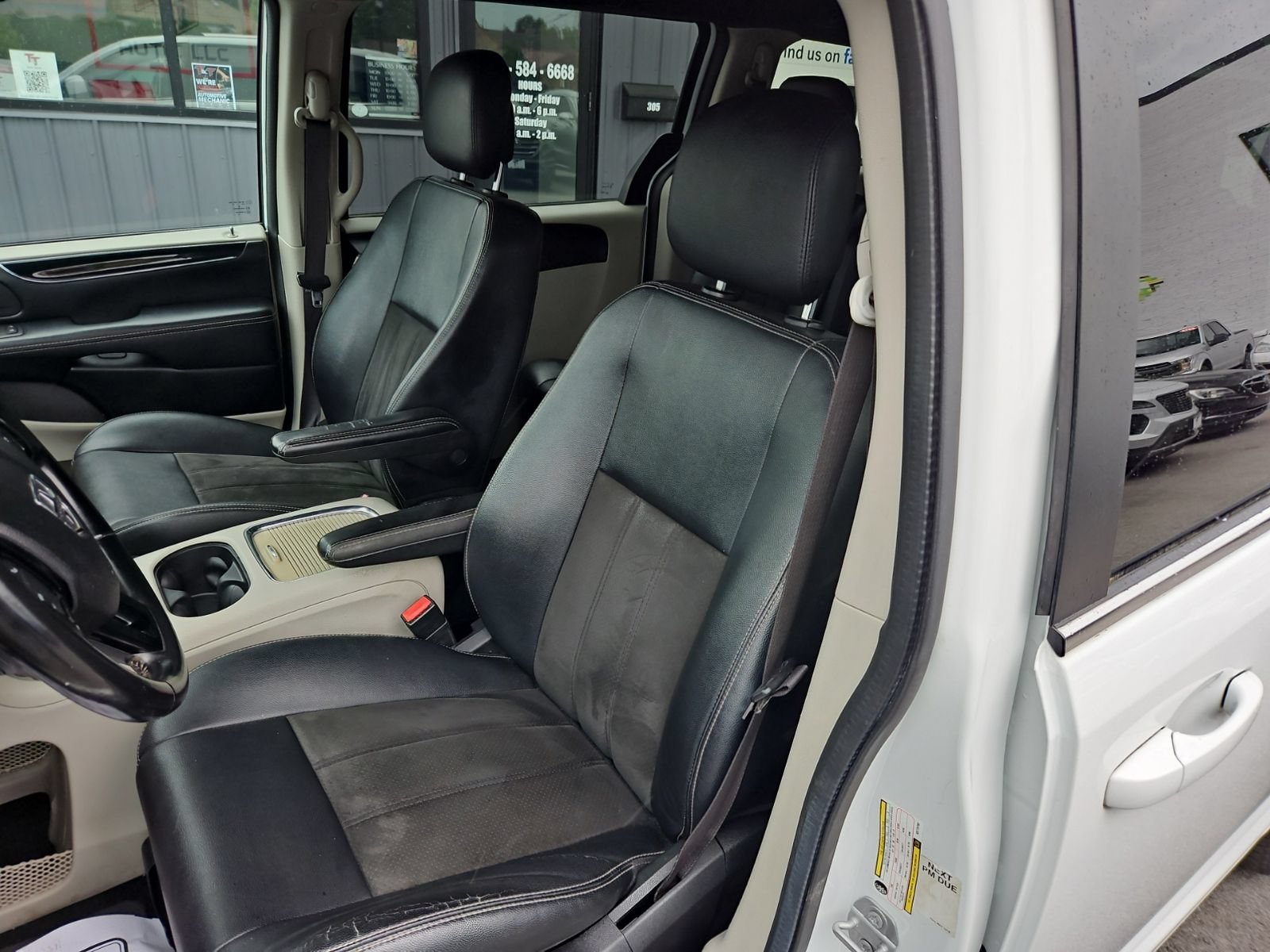 Used 2019 Dodge Grand Caravan SXT FWD image 14