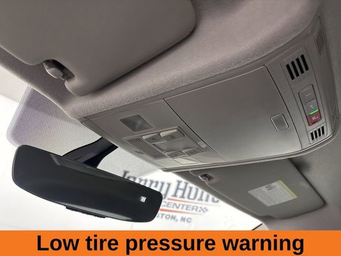 Used 2021 Volkswagen Tiguan SE image 19