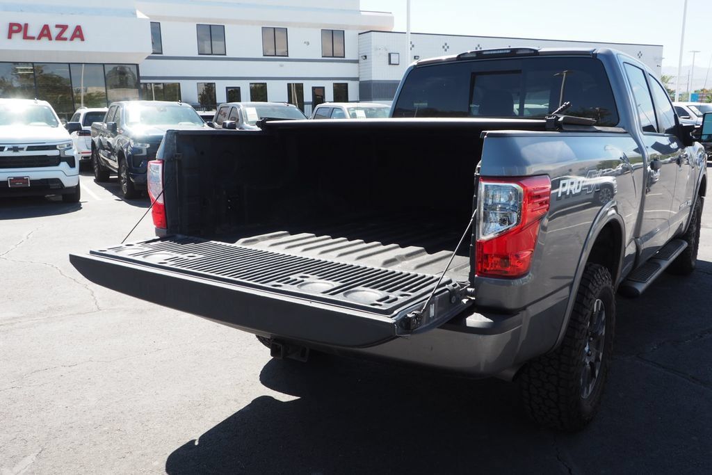 Used 2017 Nissan Titan PRO-4X AWD/4WD image 17