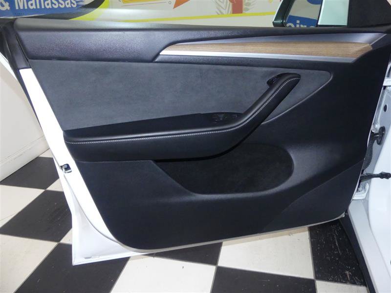 Used 2024 Tesla Model Y Long Range AWD/4WD image 21