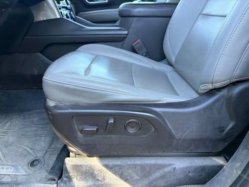 Used 2023 Chevrolet Suburban LT w/ Luxury Package AWD/4WD image 16