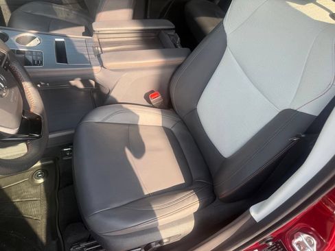Used 2022 Toyota Sienna XSE w/ XSE Plus Package AWD/4WD image 13
