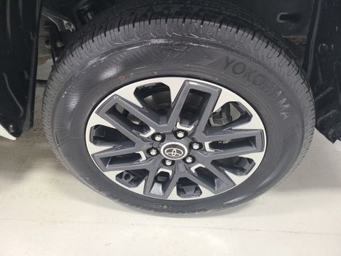 Used 2024 Toyota Tundra Limited AWD/4WD image 46