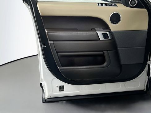 Used 2019 Land Rover Range Rover Sport HSE image 17