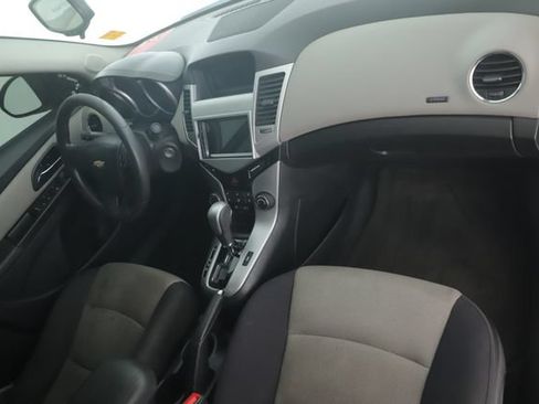 Used 2015 Chevrolet Cruze LS FWD image 23