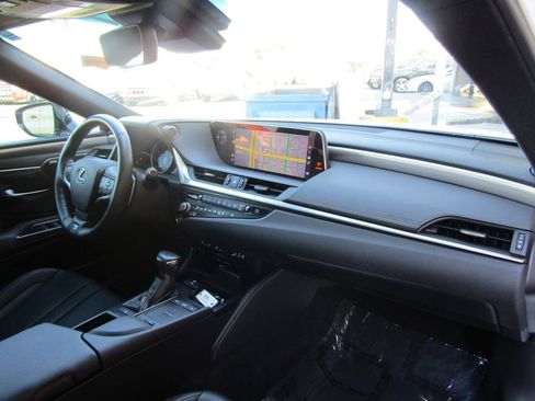 Used 2021 Lexus ES 250 F Sport image 11