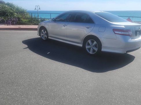 Used 2011 Toyota Camry SE w/ SE Extra-Value Pkg #1 image 2