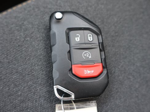 Used 2025 Jeep Wrangler Unlimited Sahara AWD/4WD image 28