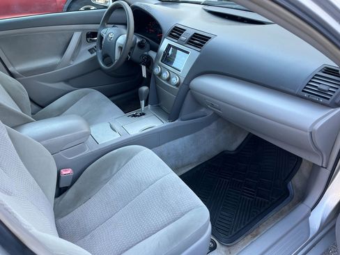 Used 2011 Toyota Camry LE image 11