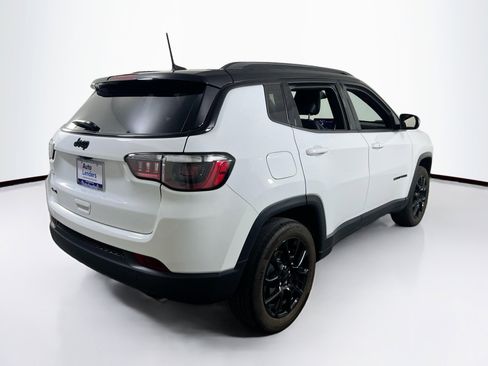 Used 2022 Jeep Compass Latitude AWD/4WD image 5